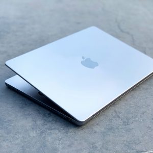 pre owned apple macbook air m1 (2020) 8gb ram, 256gb ssd (silver)
